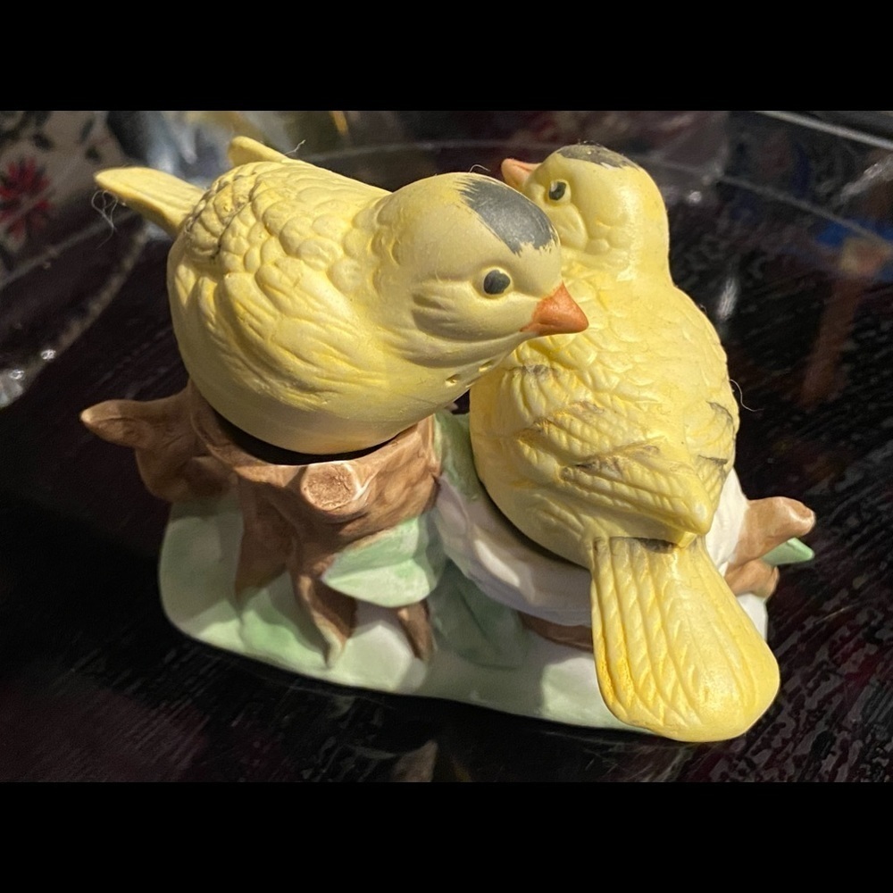 Royal Crown Pottery Hand Painted Yellow Finches Salt/pepper Shakers W/bird Nests - Picture 7 of 16